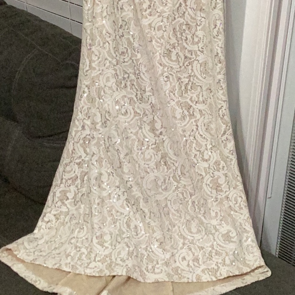 Elegant Sequin Evening Gown - Picture 3 of 4